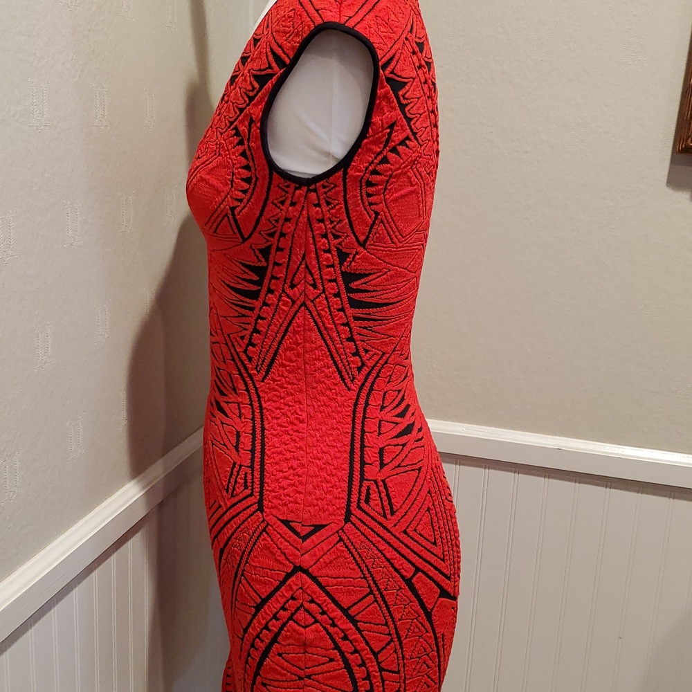 Like New RVN Stretch Knit Body Con Dress - Picture 9 of 12